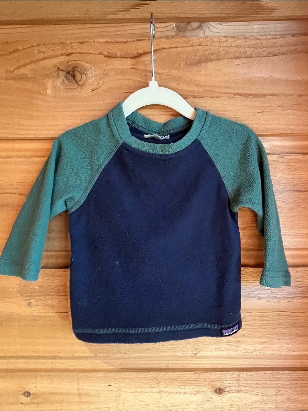 PATAGONIA - Baby Raglan Fleece Pullover Sweatshirt Top in Navy and Green